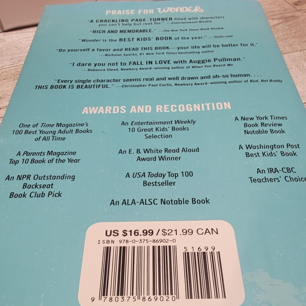 Book entitled: Wonder by R.J. Palacio Hardcover - Picture 2 of 5